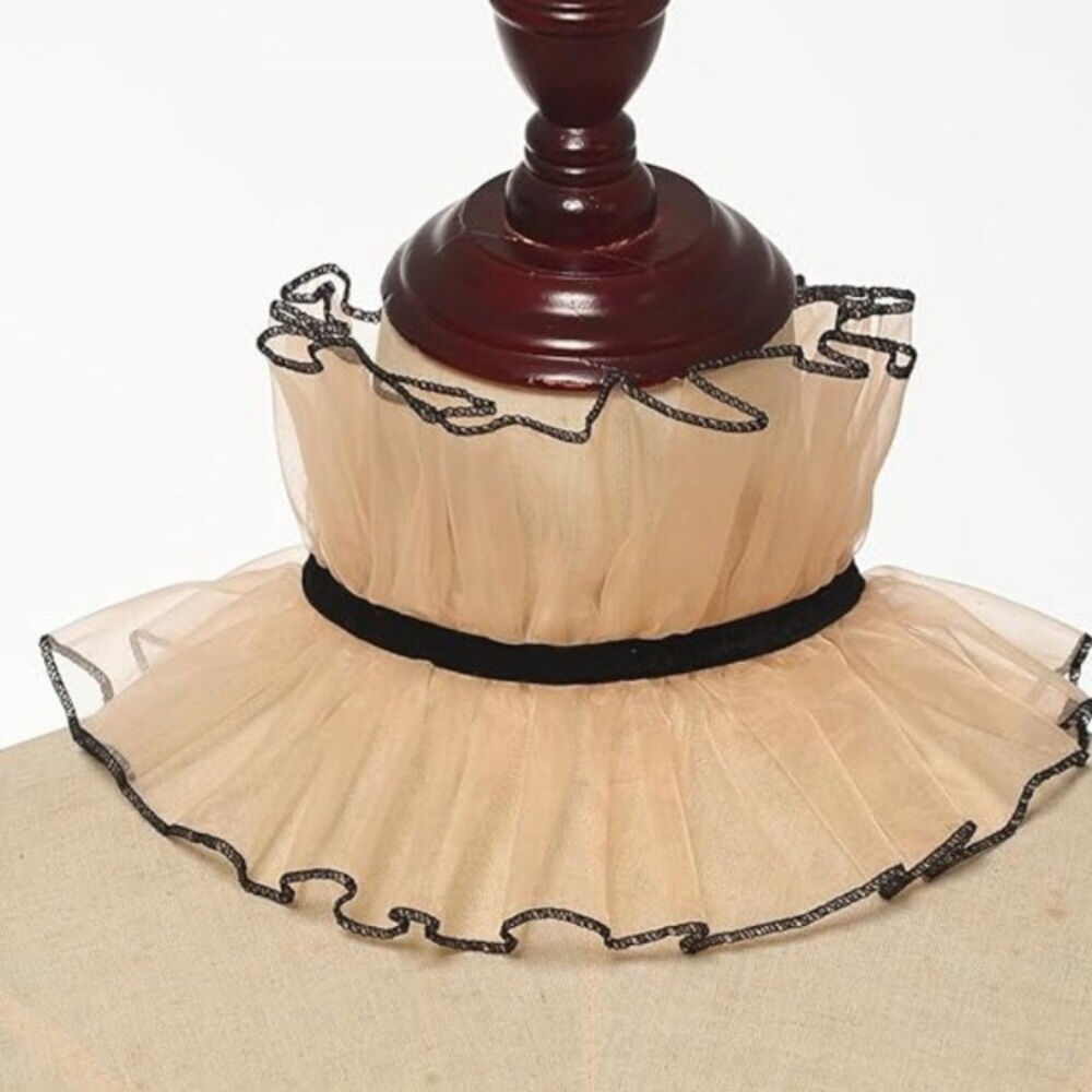 Women's Renaissance Ruff  Cream Collar